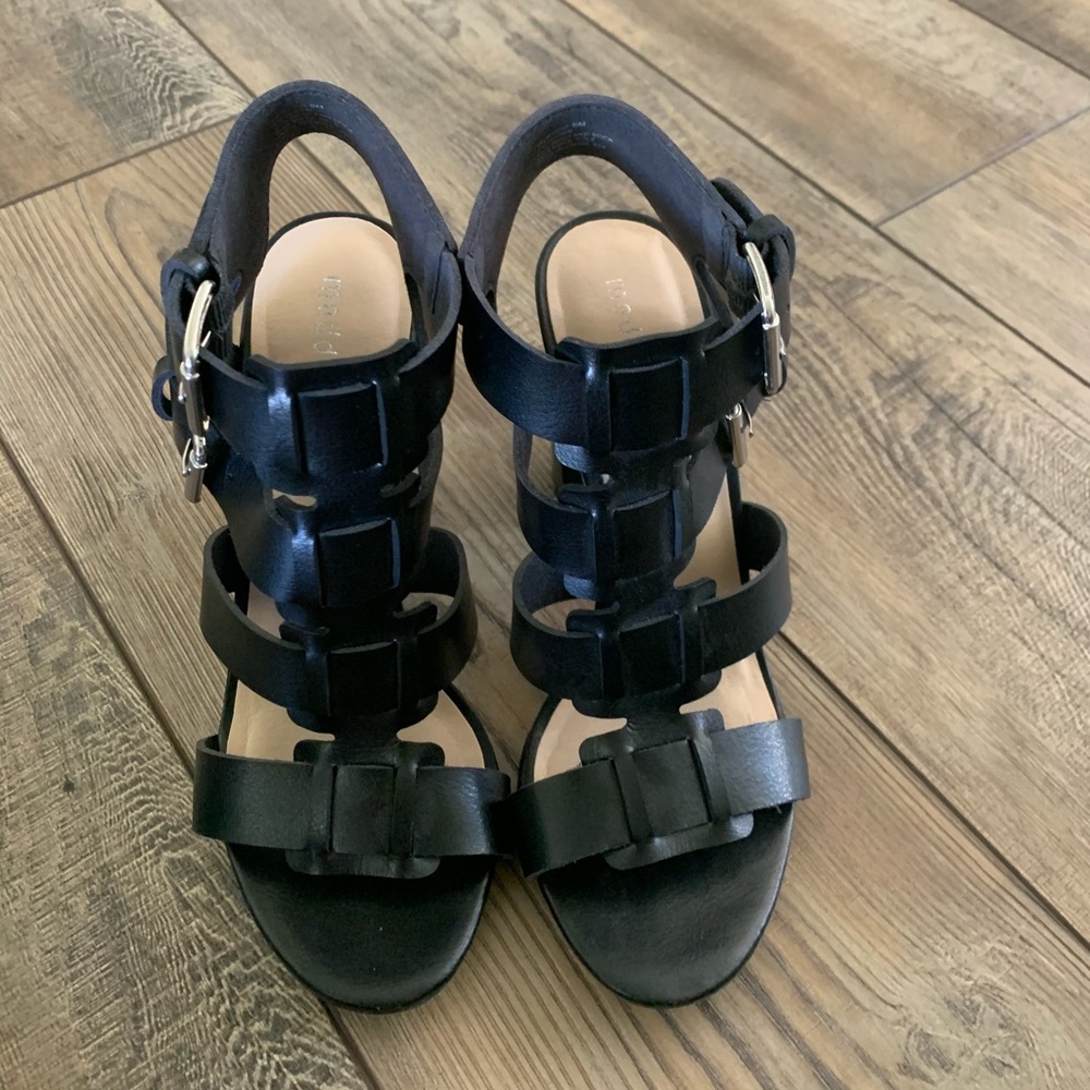 Heels - Picture 3 of 7